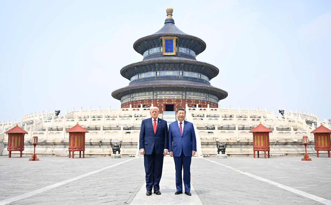 习近平同美国总统特朗普参观天坛