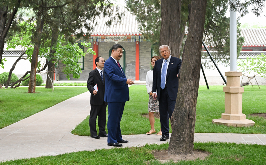 习近平同美国总统特朗普在中南海小范围会晤