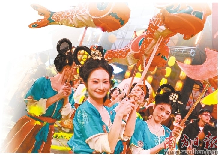 广东文化体验从商业配套升级为消费主角。图为广州正佳广场在今年春节期间举办的大唐千灯会。南方日报记者 梁钜聪 摄