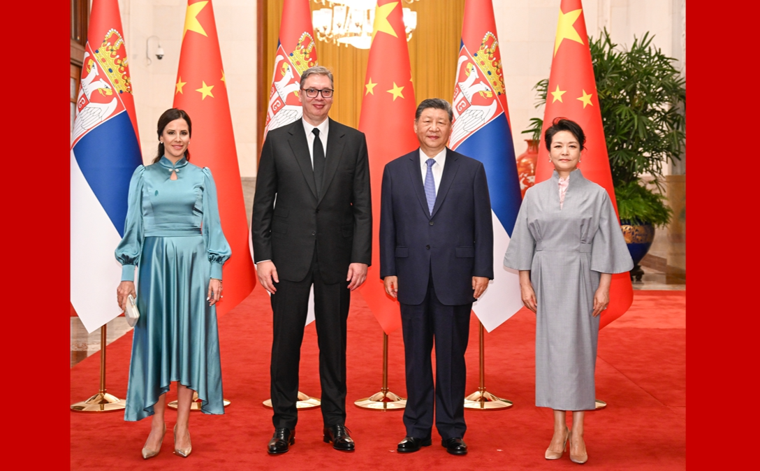 习近平同塞尔维亚总统武契奇会谈