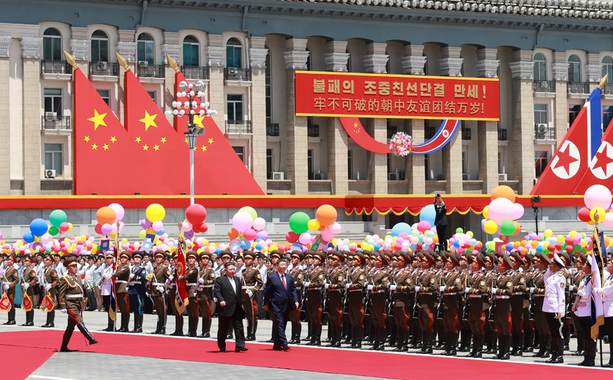 习近平出席金正恩举行的欢迎仪式
