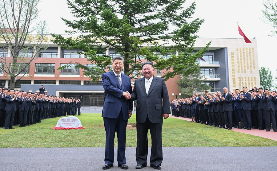 习近平参访朝鲜劳动党中央干部学校