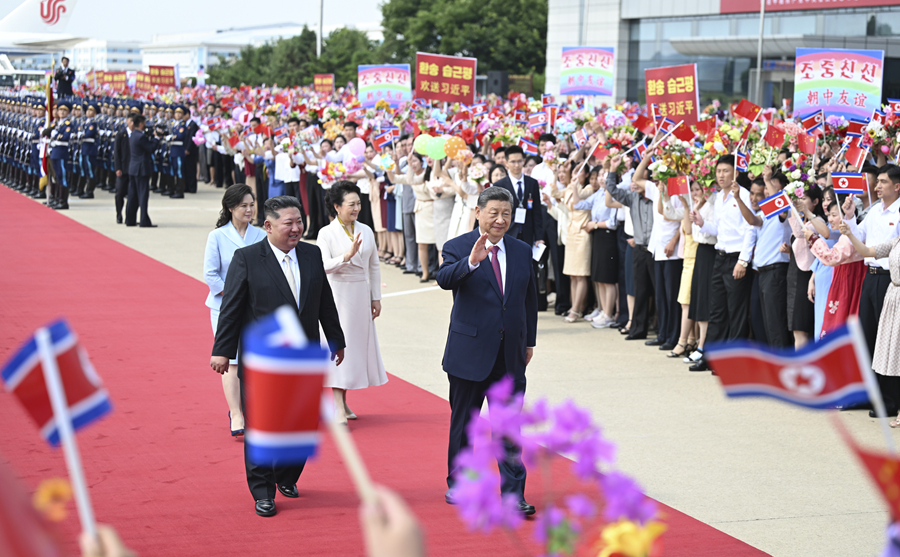 习近平出席金正恩举行的欢送仪式