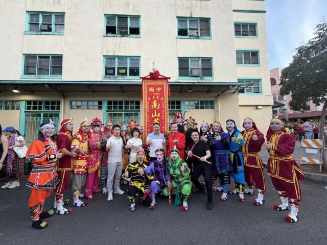 普宁英歌首次登上美国舞台。