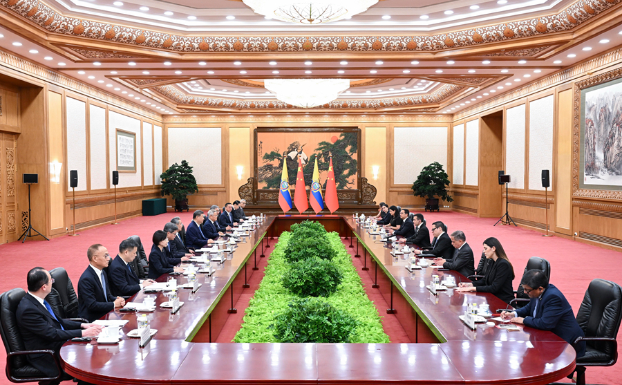 习近平同厄瓜多尔总统诺沃亚会谈