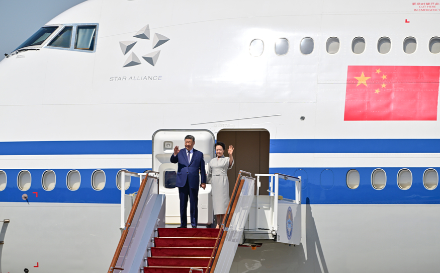 习近平抵达比什凯克出席2026年上海合作组织峰会并对吉尔吉斯斯坦进行国事访问