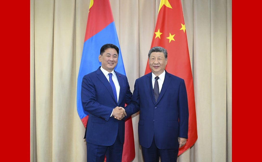 习近平会见蒙古国总统呼日勒苏赫