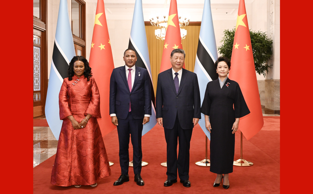 习近平同博茨瓦纳总统博科会谈