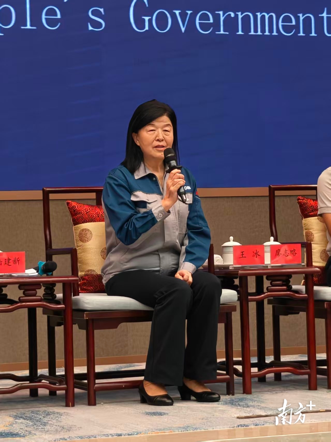 全国劳动模范、广东省南粤工匠、中山市盈科轴承制造有限公司总工程师王冰。 南方+ 关喜如意 拍摄