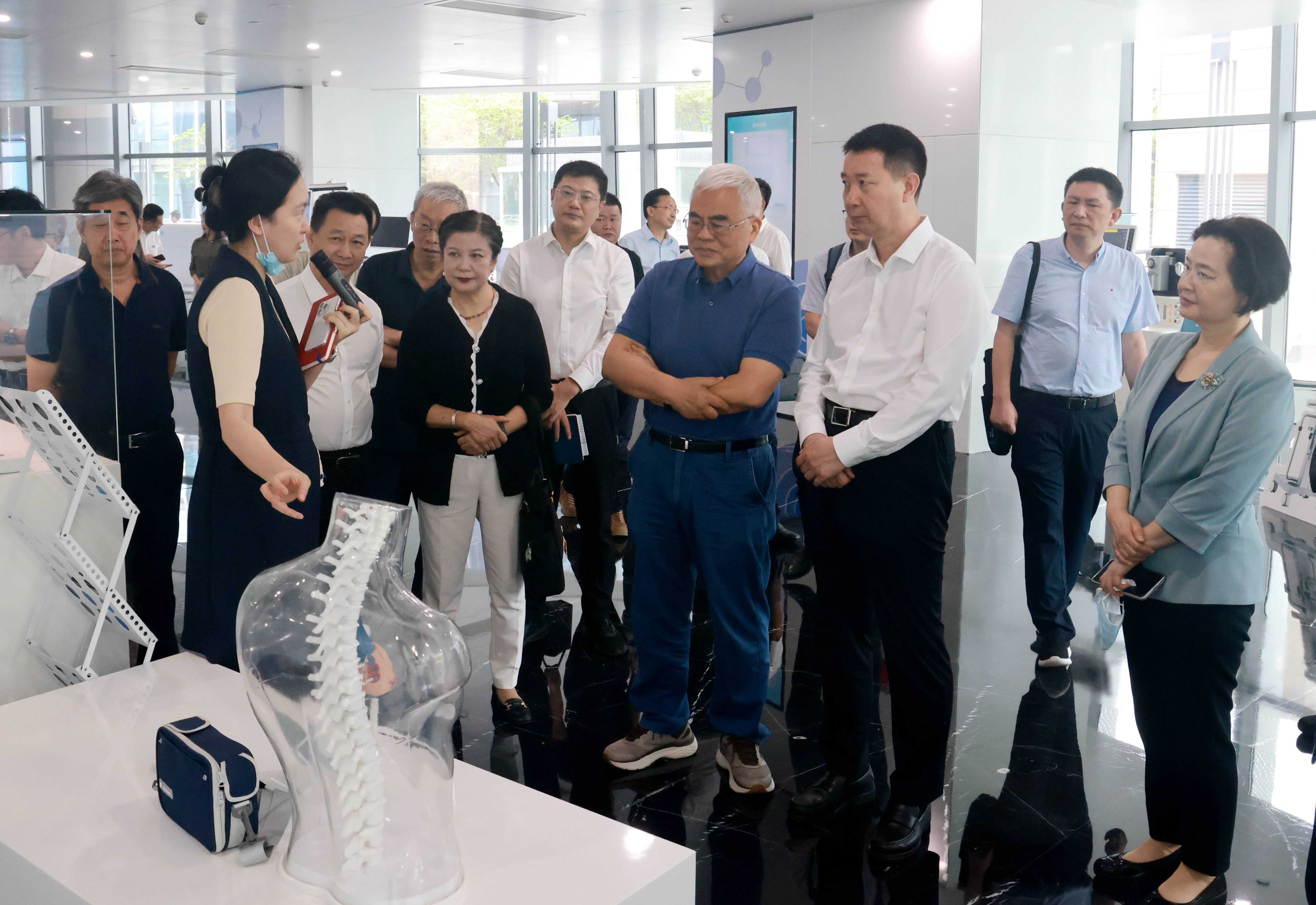 深圳老干部“两新”组织服务团