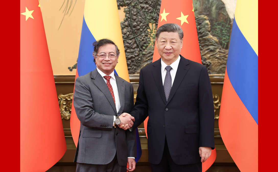 习近平会见哥伦比亚总统佩特罗