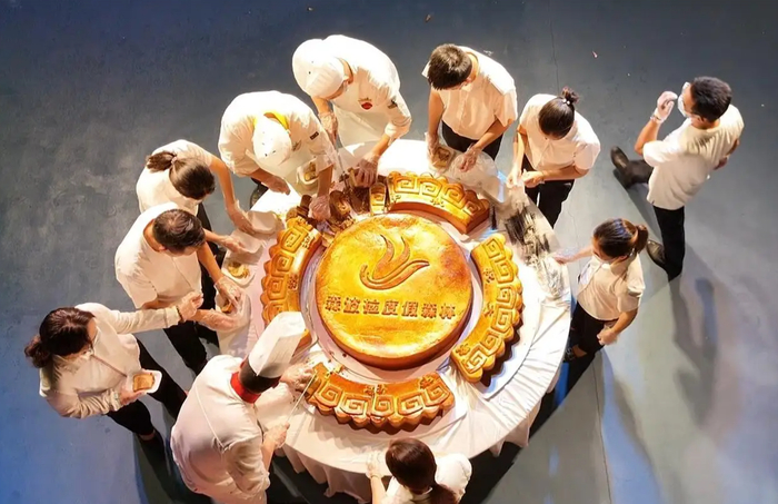 清远森波拉景区“千人共一月”活动