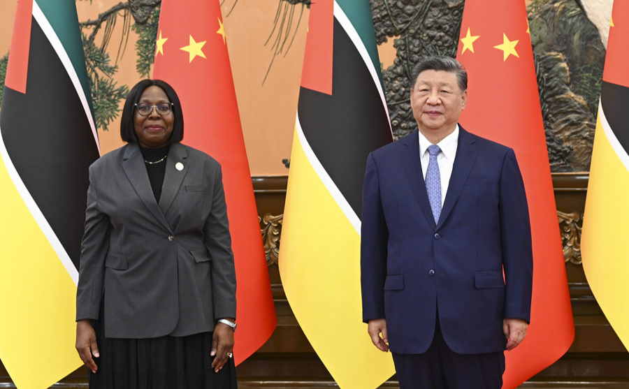 习近平会见莫桑比克总理莱维