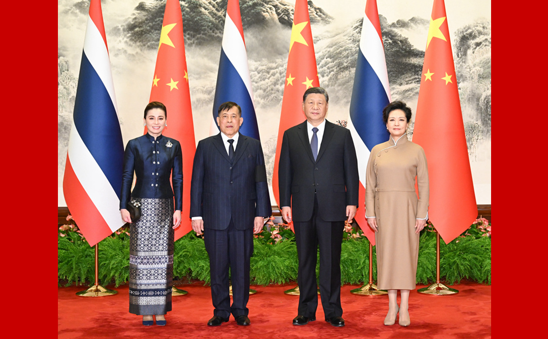 习近平会见泰国国王哇集拉隆功