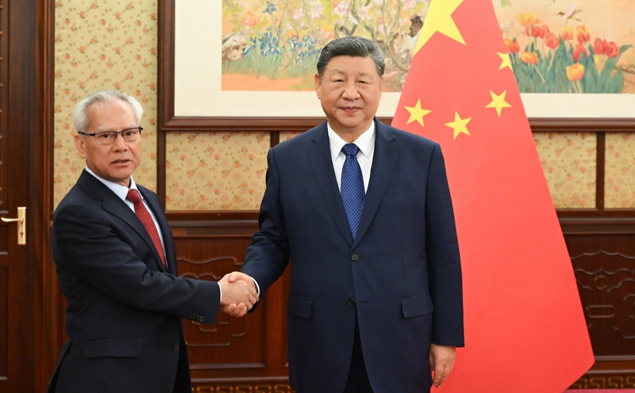 习近平听取岑浩辉述职报告