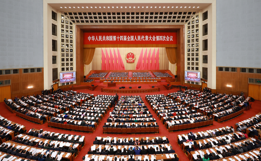 十四届全国人大四次会议在京开幕 习近平等在主席台就座