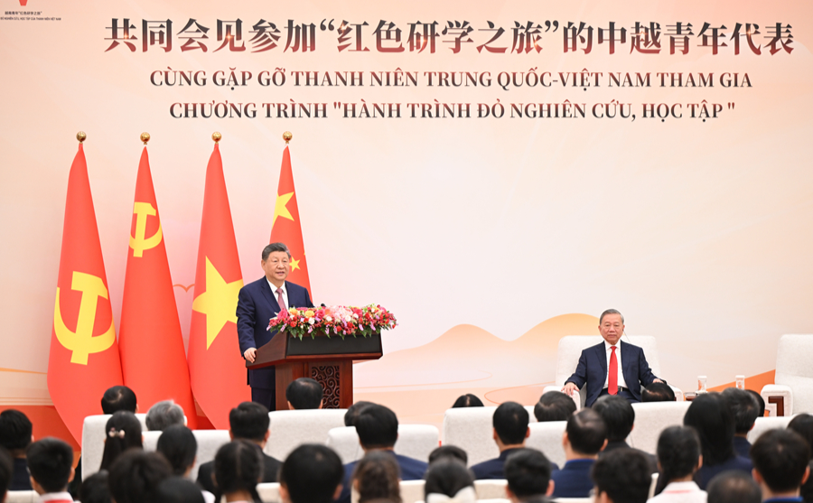 习近平同苏林共同会见中越青年代表