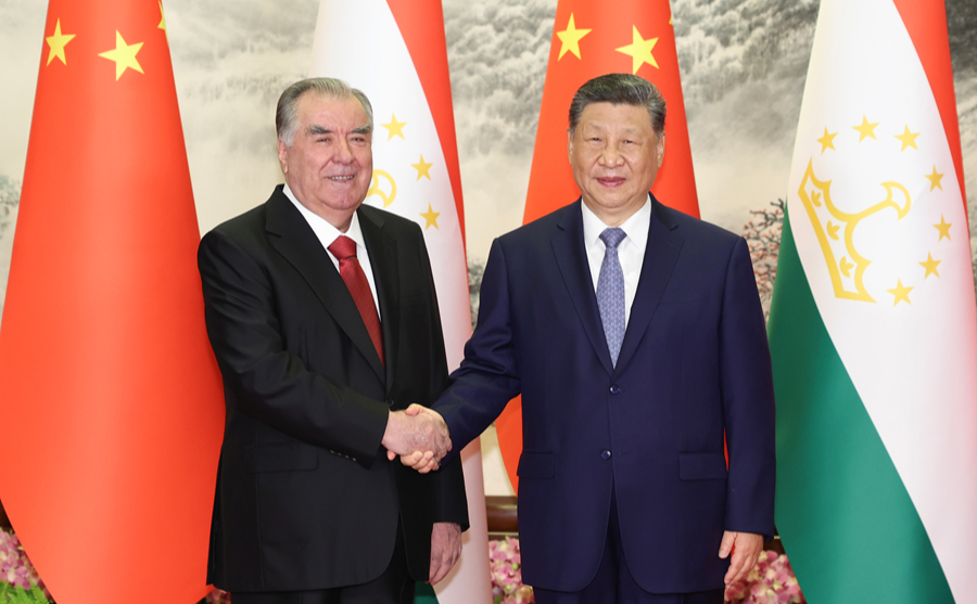 习近平同塔吉克斯坦总统拉赫蒙会谈